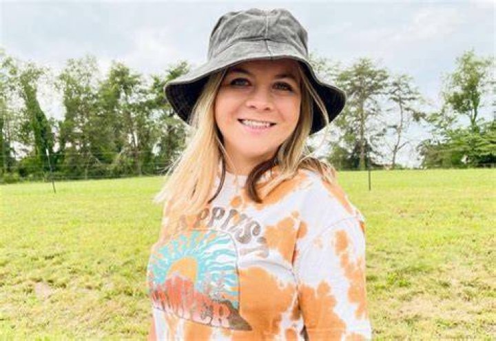 Cassie Hollister Net Worth