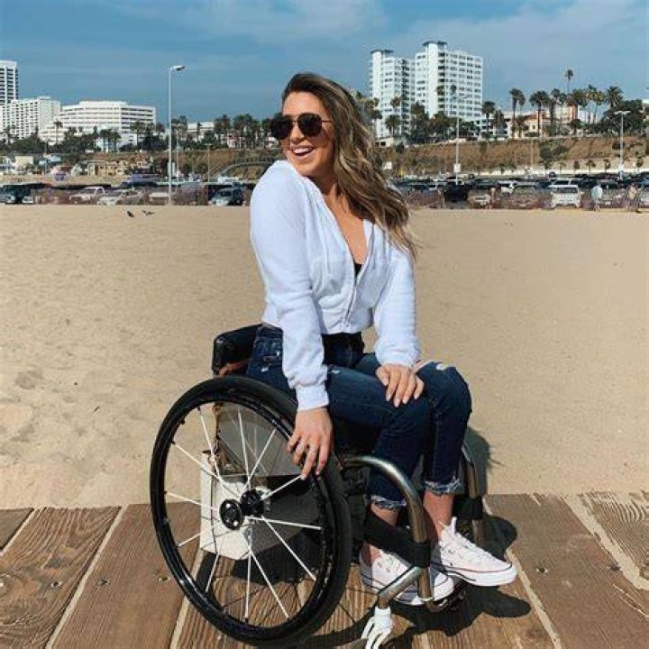 Chelsie Hill Net Worth 2024